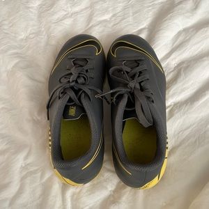 Boys gently used Nike soccer cleats